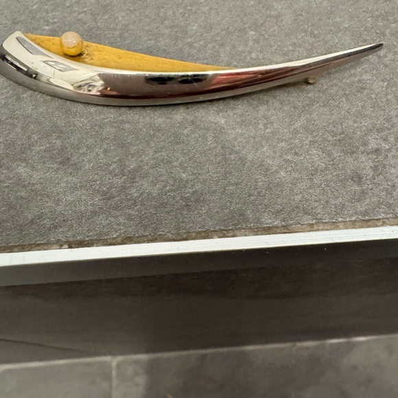 Elegant vintage Gold and Silver Brooch. Free with purchase of 50$ or more - Picture 2 of 6